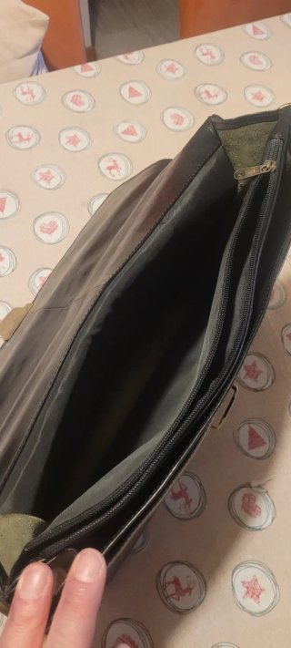 Maletín de piel negro