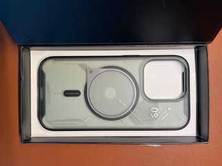 Funda Magsafe Aulumu iPhone 14 Pro color negro