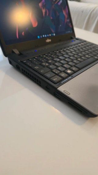 Portátil Fujitsu LIFEBOOK P702 i5 8GB RAM