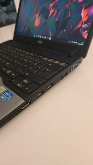 Portátil Fujitsu LIFEBOOK P702 i5 8GB RAM