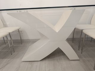 Mesa Comedor Cristal Pie Blanco Lacado