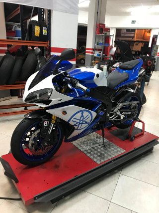Yamaha R1 2008 Azul/Blanco cambio por tmax