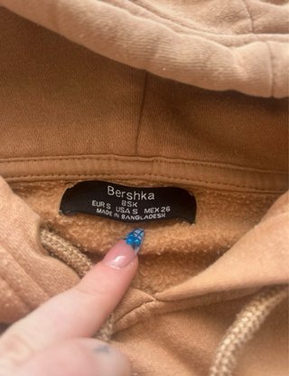 Sudadera marrón con capucha