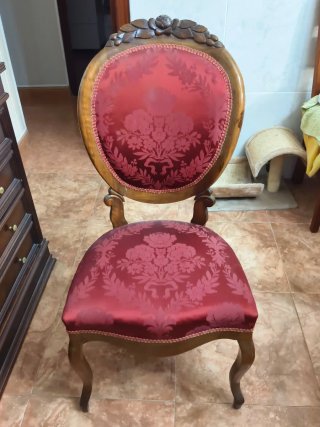 Sillón antiguo tapizado floral