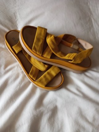 Sandalias Belles Mostaza Talla 38