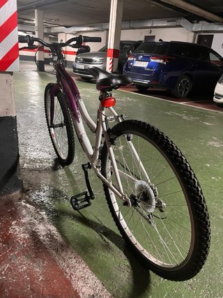 Bicicleta infantil rosa y blanca (Negociar)