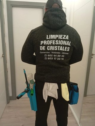 Servicio limpieza de cristales, limpieza de obras.