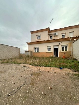 Casa adosada en venta en Quintanar de la Orden