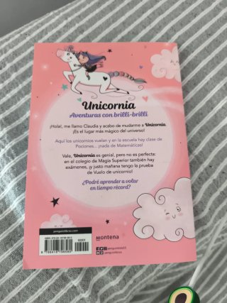 Libro de Unicornia " Un lío con el brilli-brilli"