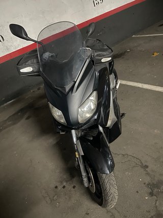 Yamaha 2010 XMAX 125 averiada para reparar