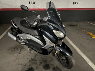 Yamaha 2010 XMAX 125 averiada para reparar