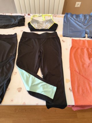 Ropa deportiva mujer variada