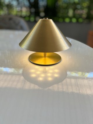 Lámpara de mesa Zara Home dorada