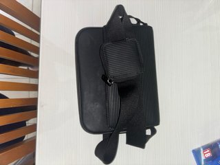 Borsello tracolla nero con porta monete
