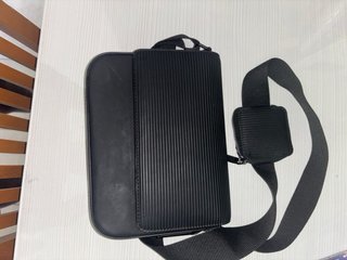 Borsello tracolla nero con porta monete
