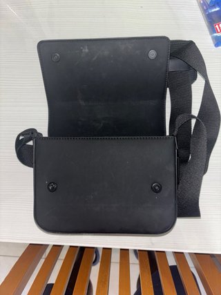 Borsello tracolla nero con porta monete
