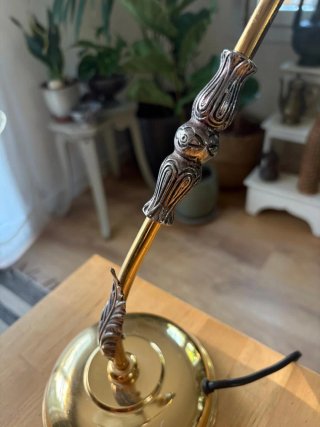 Lámpara de mesa antigua dorada