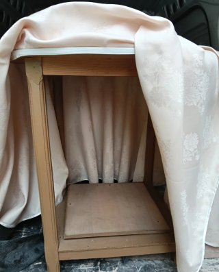 Mesa Camilla Redonda Cristal y Tela Beige