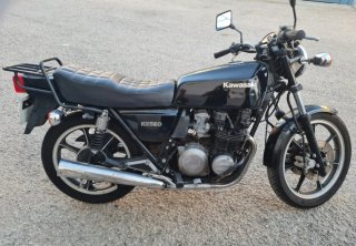 Kawasaki KZ550 Negra 1983
