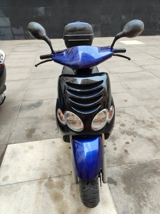 Yamaha Teos 125 Scooter Azul y Negro
