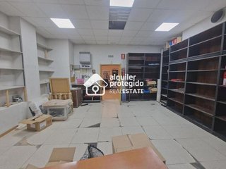 Local comercial en venta en Orcasitas en Madrid