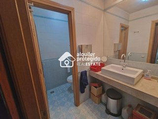 Local comercial en venta en Orcasitas en Madrid