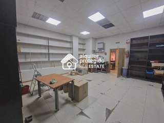 Local comercial en venta en Orcasitas en Madrid