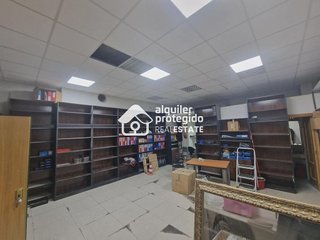 Local comercial en venta en Orcasitas en Madrid