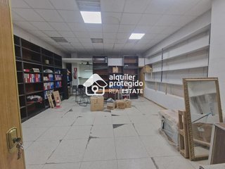 Local comercial en venta en Orcasitas en Madrid