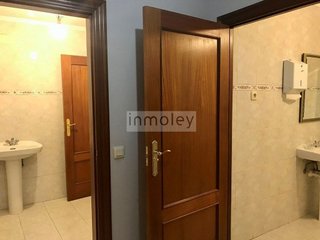 Local comercial en alquiler en Txagorritxu - El Pilar en Vitoria-Gasteiz