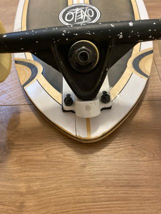 Skate Oxelo Negro con Diseño Dorado