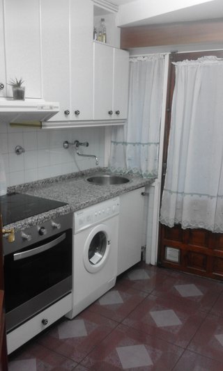 Alquiló una habitación a una mujer en piso céntric