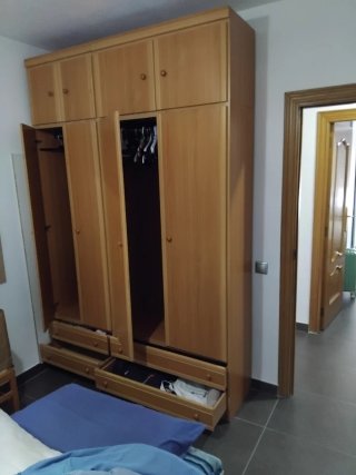 Armario de madera para habitación infantil