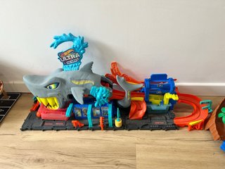 Circuito Coches Hot Wheels Tiburón