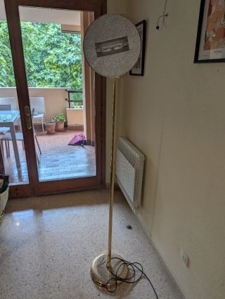 Lámpara de pie extensible dorada
