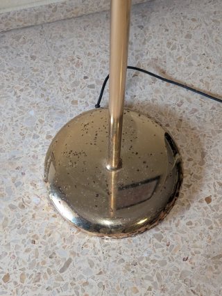 Lámpara de pie extensible dorada