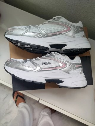 Zapatillas Fila blancas ,plateadas y rosa, mujer