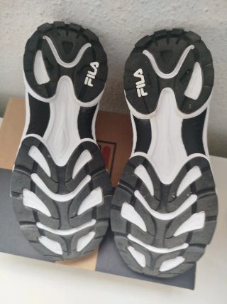Zapatillas Fila blancas ,plateadas y rosa, mujer