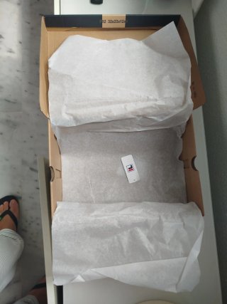 Zapatillas Fila blancas ,plateadas y rosa, mujer