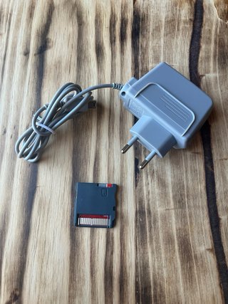 Nintendo DS Lite Plata + Cargador + juegos