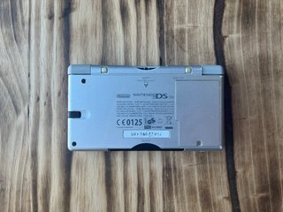 Nintendo DS Lite Plata + Cargador + juegos