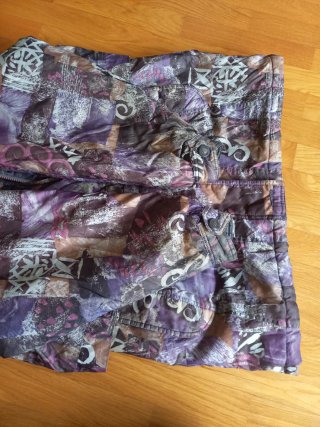 Abrigo ochentero estampado. Talla L.