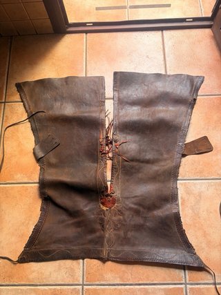 Zahones antiguos de cuero