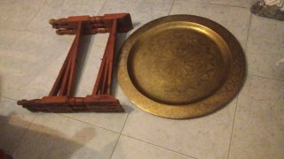Antigua mesa árabe madera y bronce