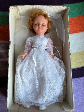 Muñeca de comunión con vestido blanco "JESMAR"