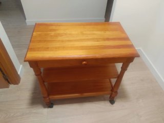 Mesa auxiliar de madera con o sin ruedas y cajón