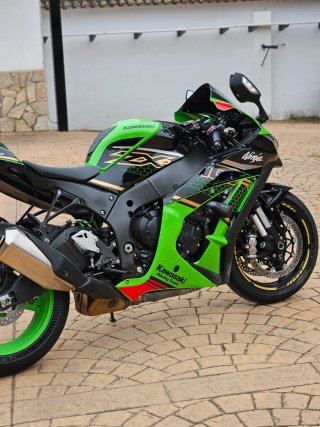 Kawasaki Ninja ZX-10R KRT edition.