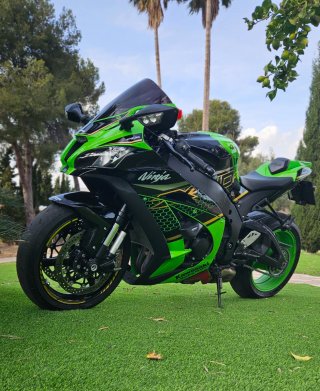 Kawasaki Ninja ZX-10R KRT edition.