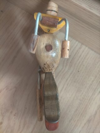 Moto de madera artesanal