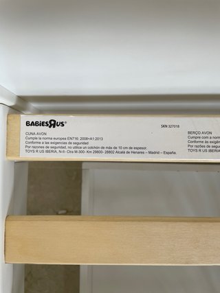 Cuna de madera con cajón